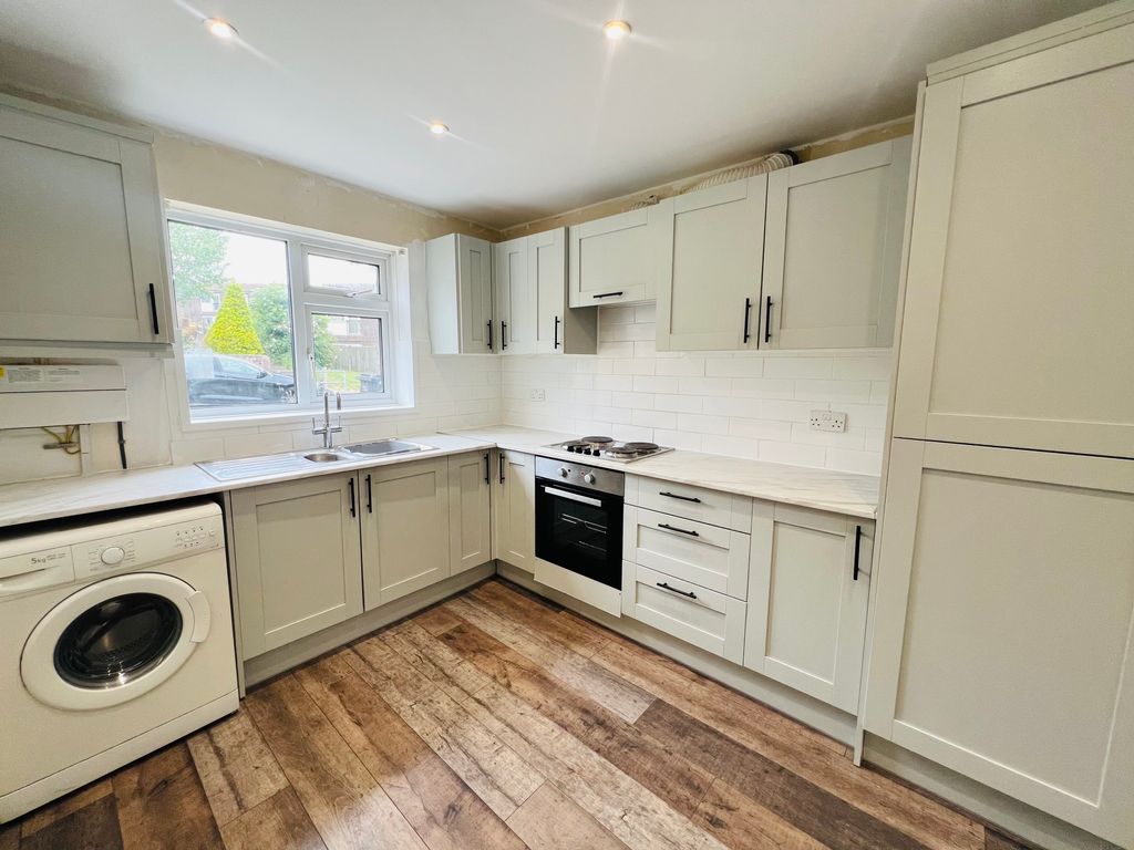 Property photo 2 of 14 Kitchen