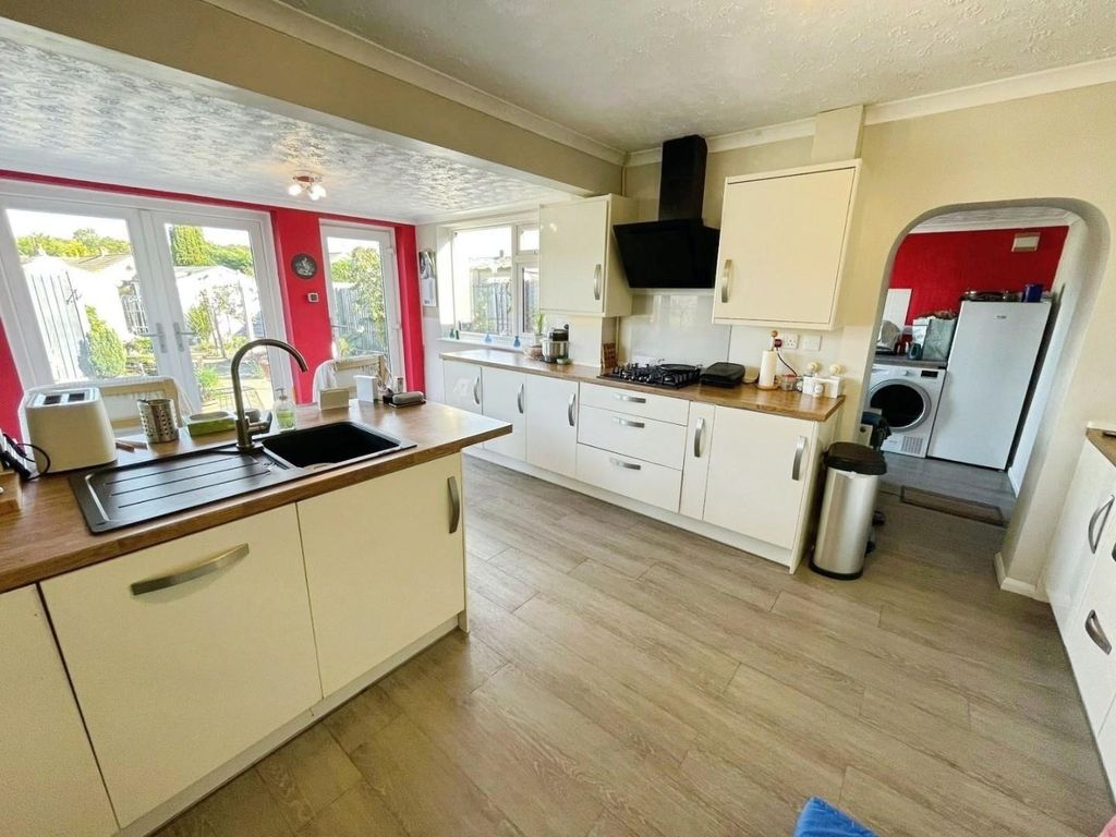 Property photo 2 of 16 Db3Aec2d-18360A54-4B30-4Cf2-9B22-91733Cde1253.Jpeg