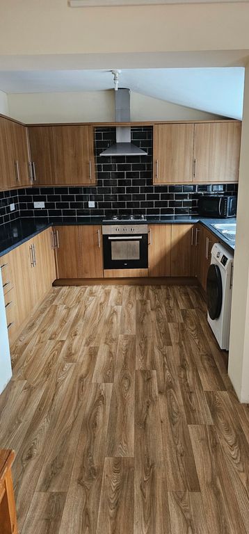Property photo 3 of 14 Kitchen