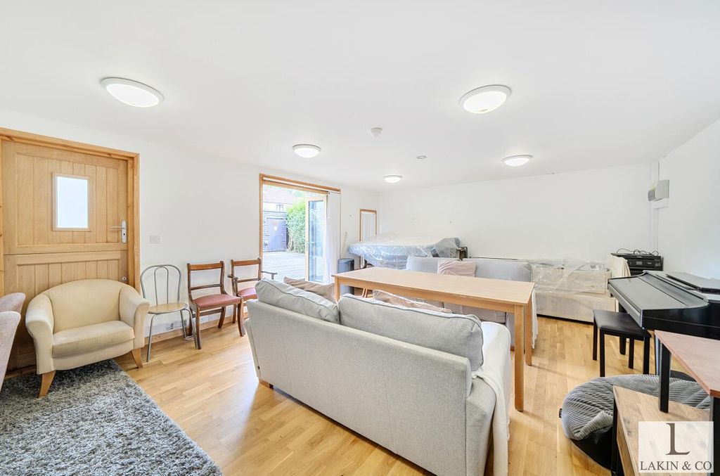 Property photo 3 of 18