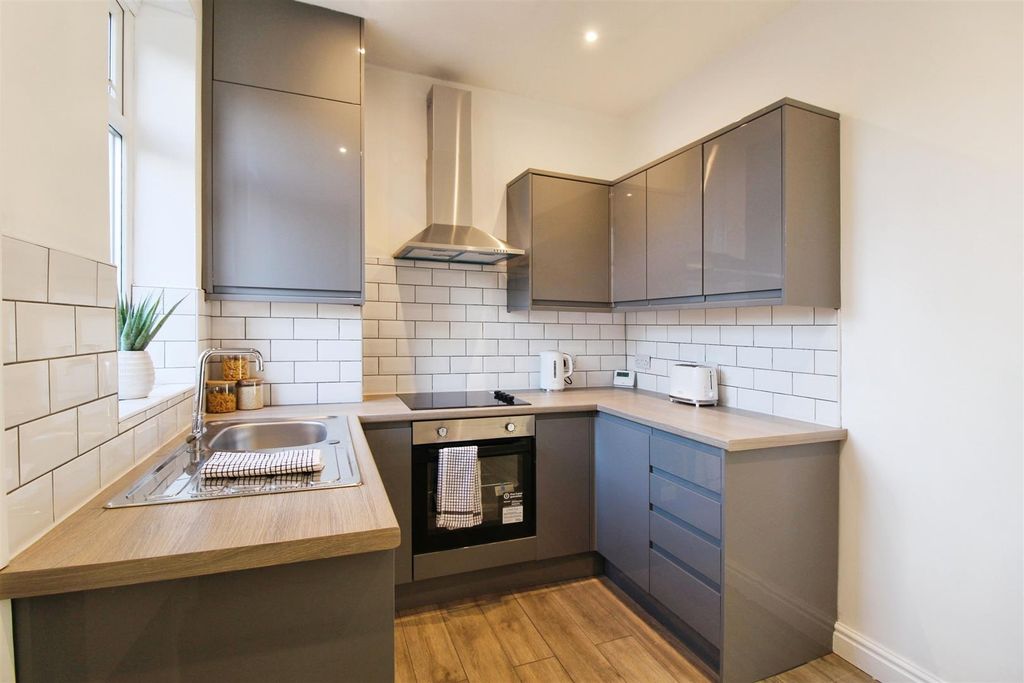 Property photo 2 of 14 Kitchen