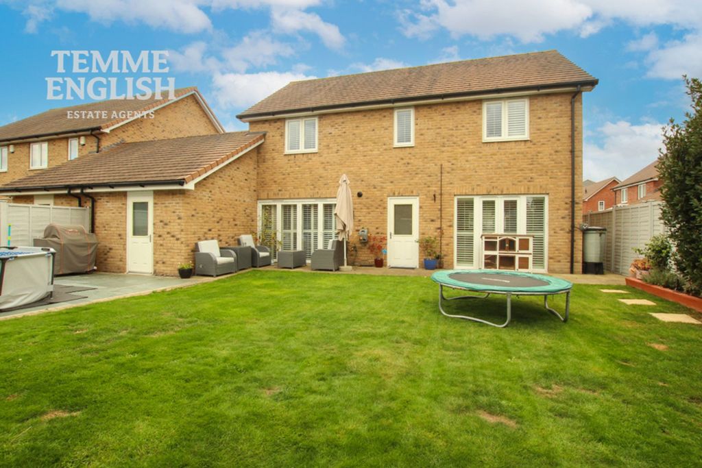 Property photo 2 of 27