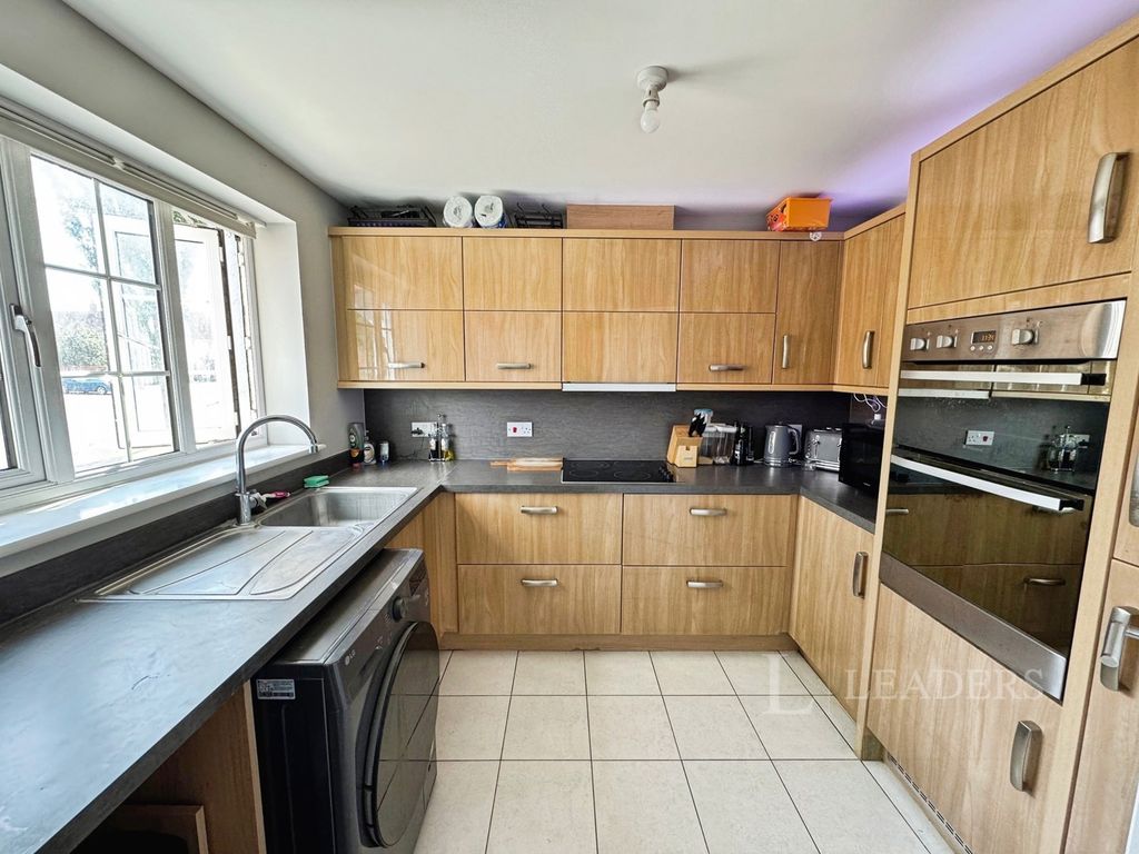 Property photo 3 of 20 Kitchen
