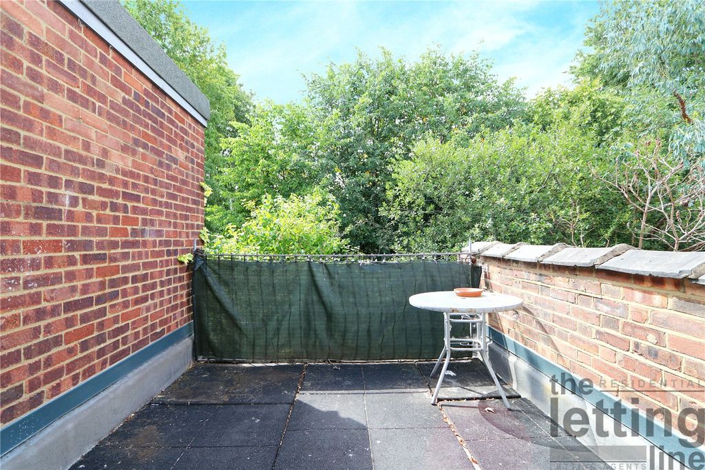 Property photo 3 of 11 Picture No. 27