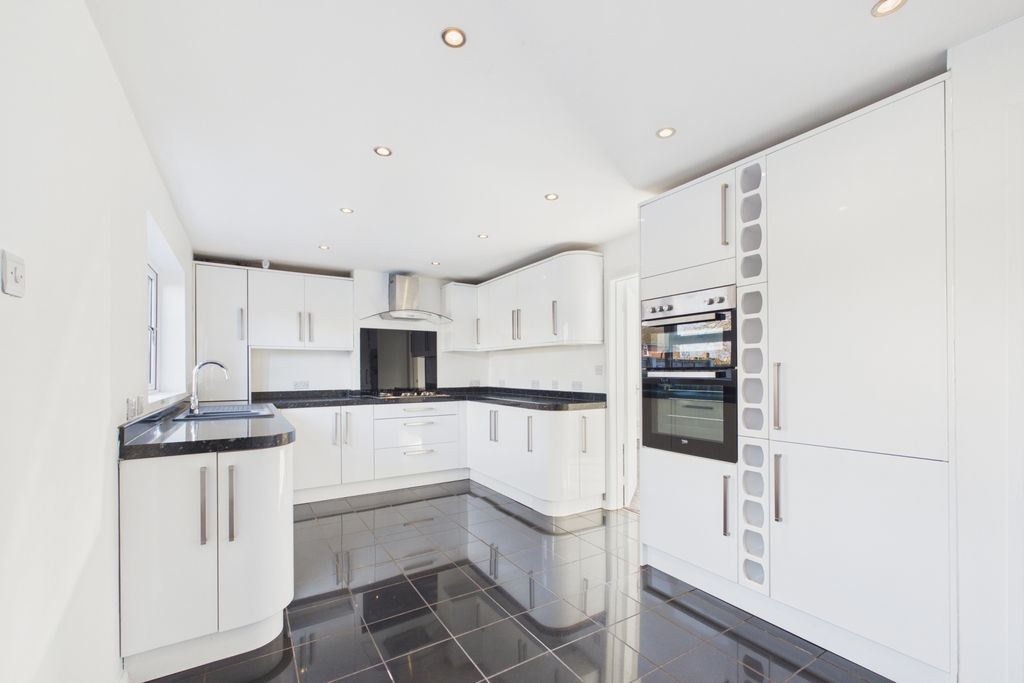 Property photo 2 of 10 Picture No. 15