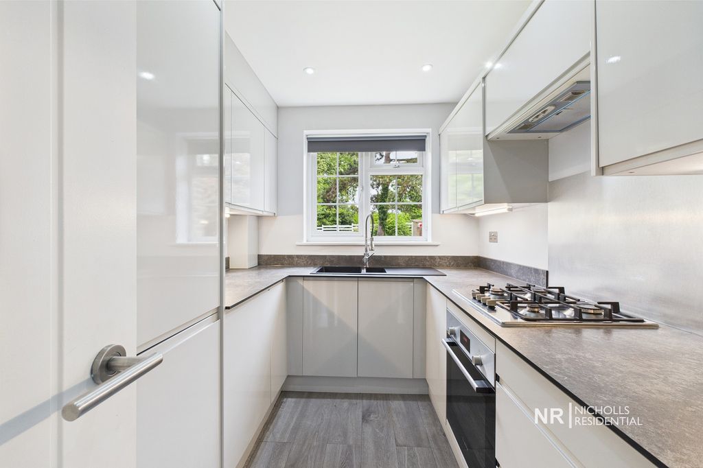 Property photo 3 of 18 Kitchen