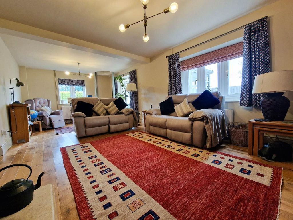 Property photo 2 of 22 Living Room