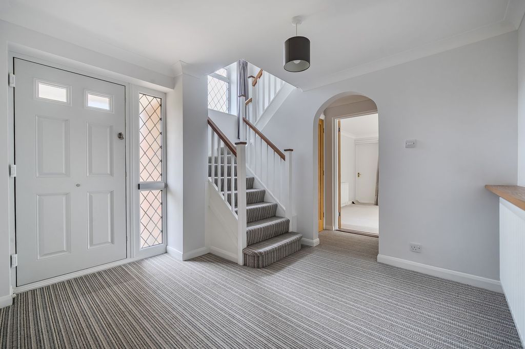 Property photo 2 of 20