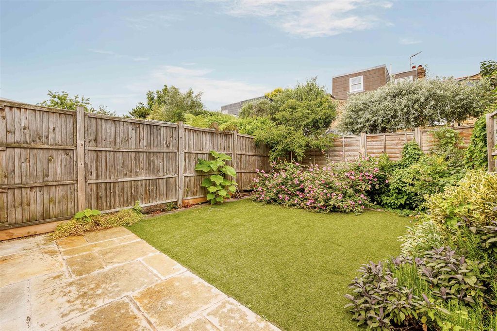 Property photo 2 of 10