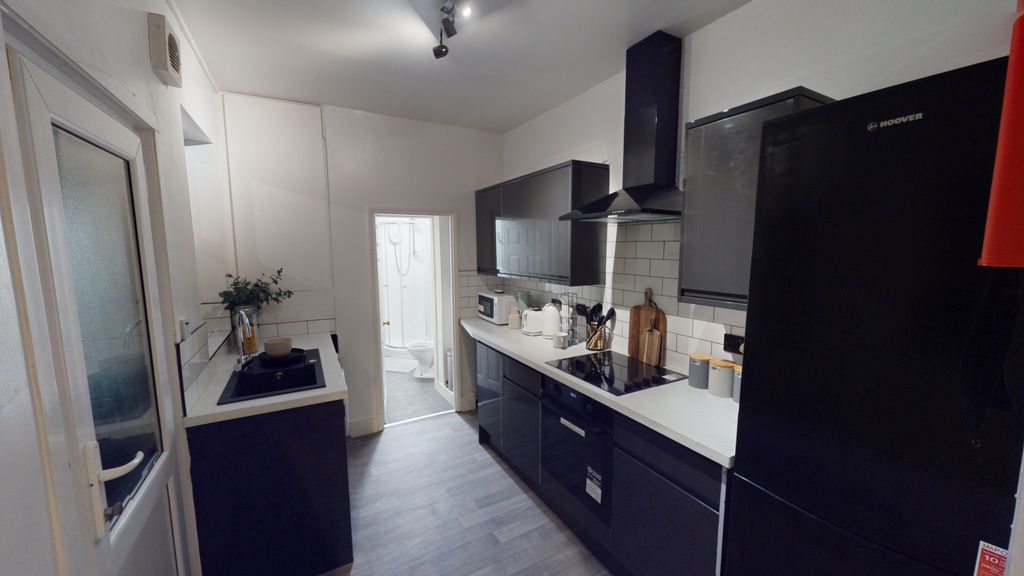 Property photo 2 of 13 Kitchen