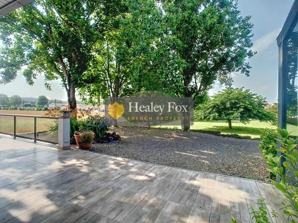Property photo 3 of 17 Fa6Cb932F64B2Ac35Bfd7695Db01B2d0