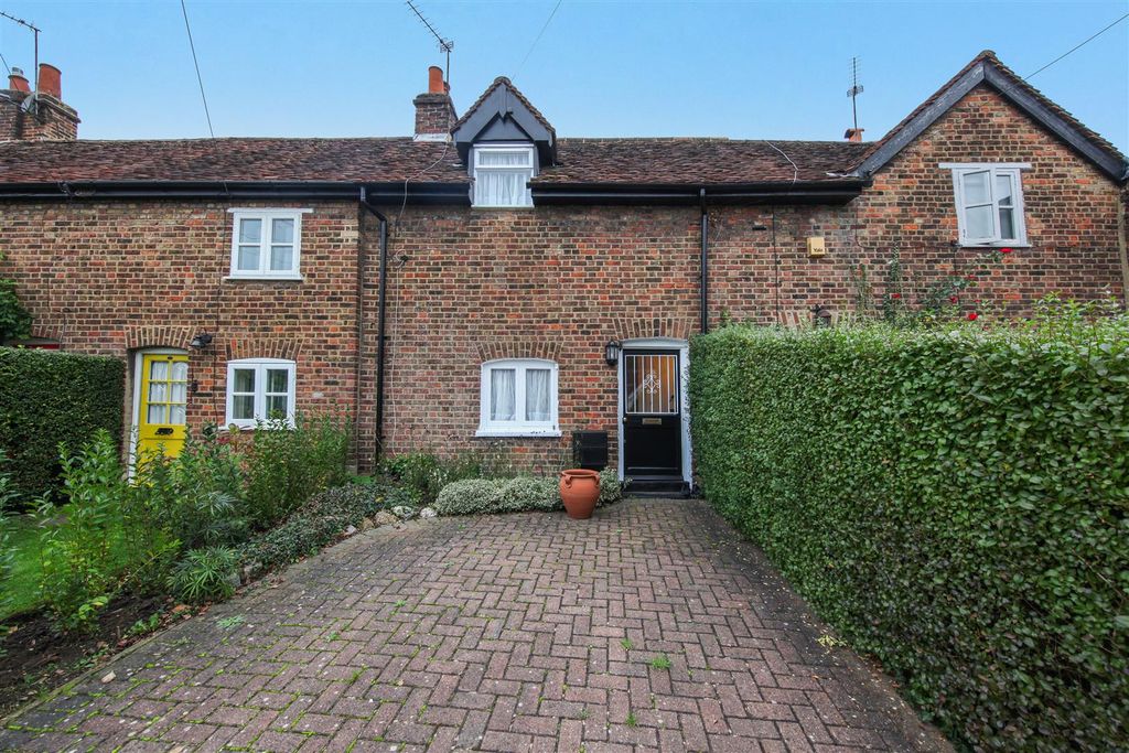 Property photo 1 of 17 4 Hendon Park Cottages, Highwood Hill - Ap269v25Pv