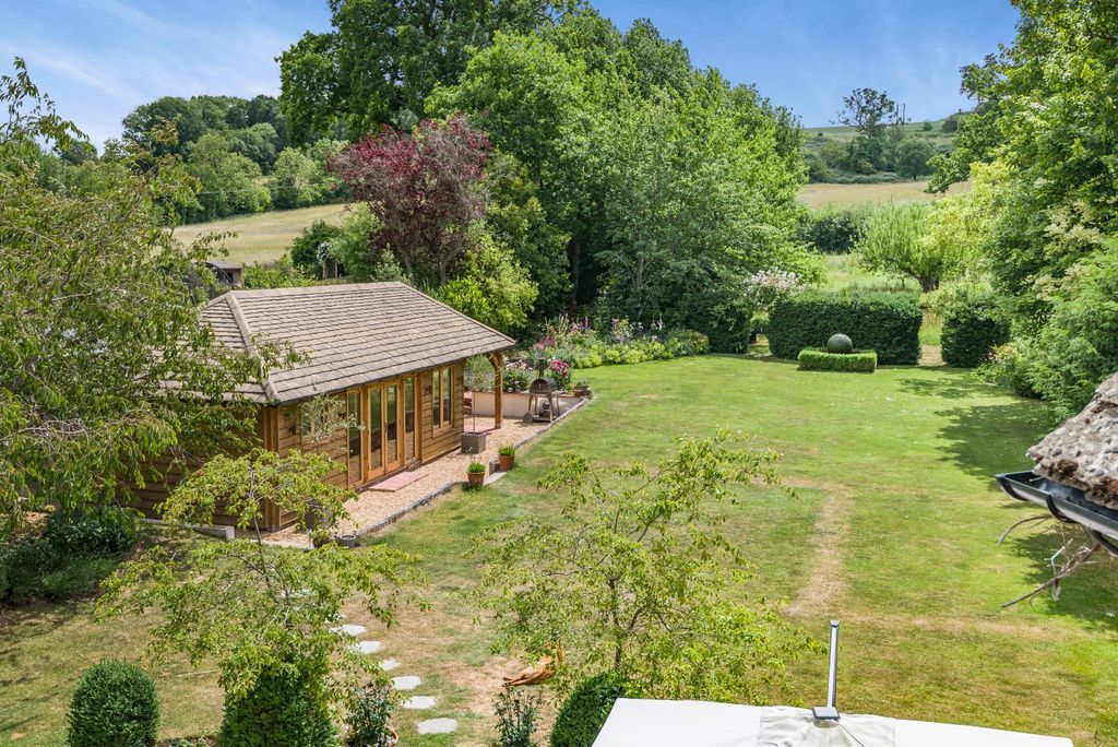 Property photo 2 of 18 Picture No. 11