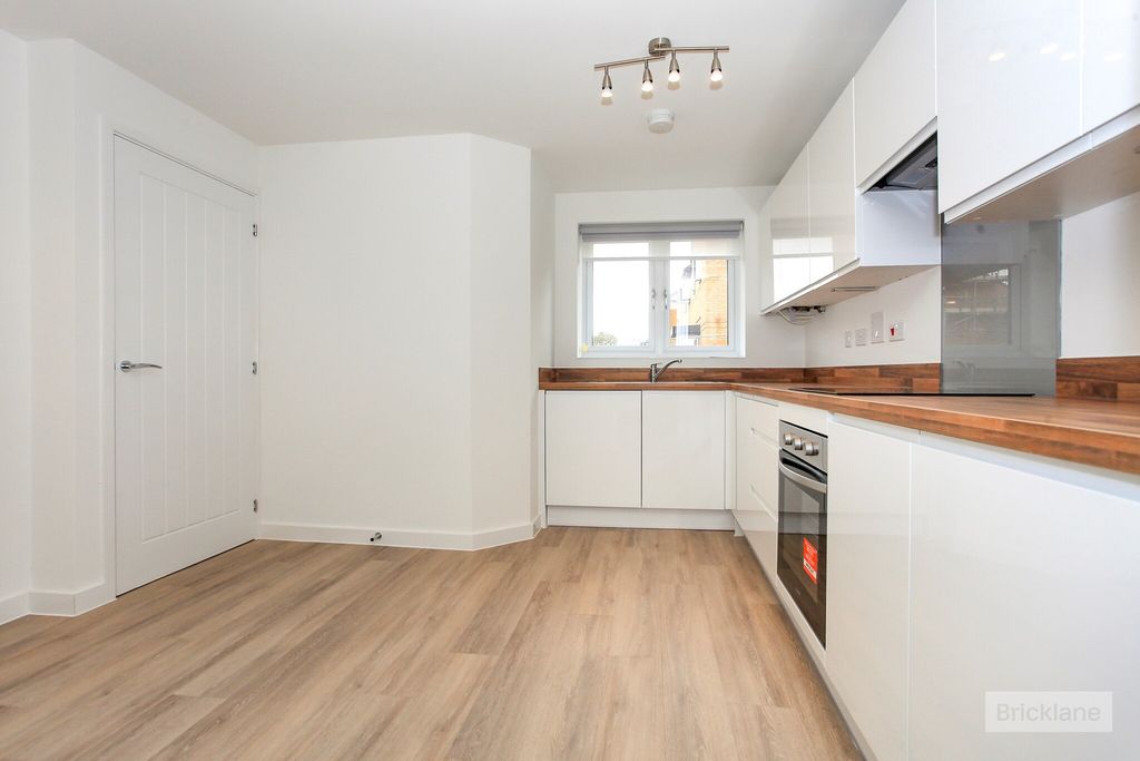 Property photo 2 of 10 Kitchen