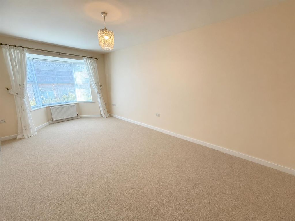 Property photo 3 of 9 Lounge