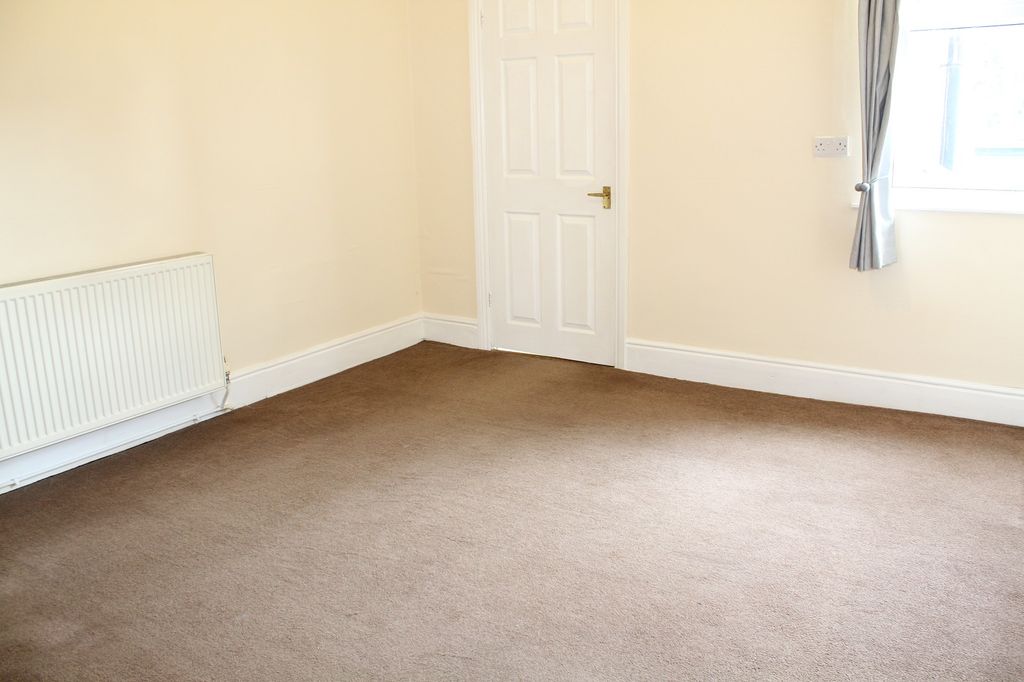 Property photo 3 of 10 Dining Room