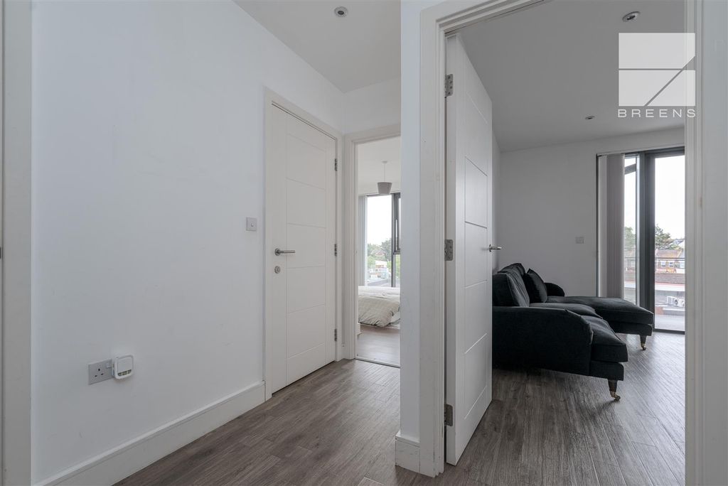 Property photo 3 of 22 15 Paxton House_0016.Jpg
