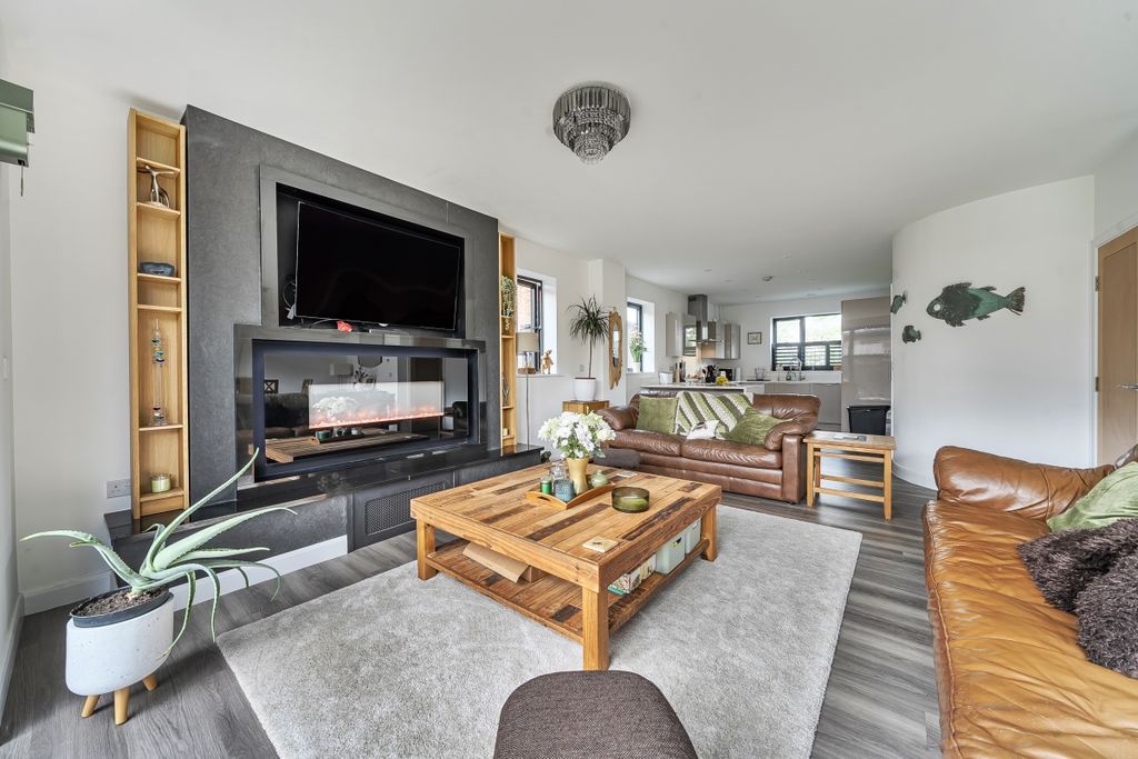 Property photo 2 of 20 1353406-12-68c151...