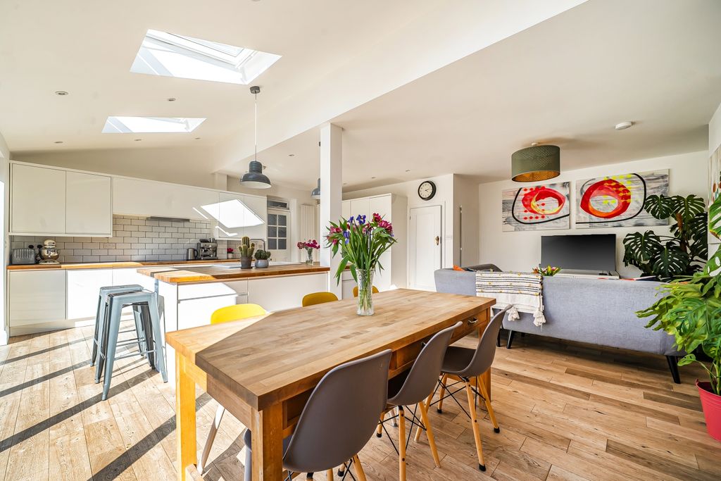 Property photo 3 of 17 1439058-13-69d53A458Bd3A