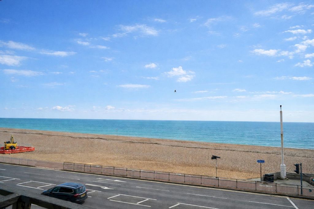 Property photo 2 of 11 269B65Af-d950-4314-9E52-055497485E07.Png