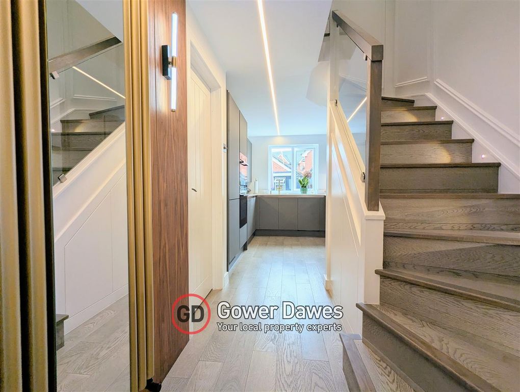 Property photo 2 of 24 Entrance Hallway
