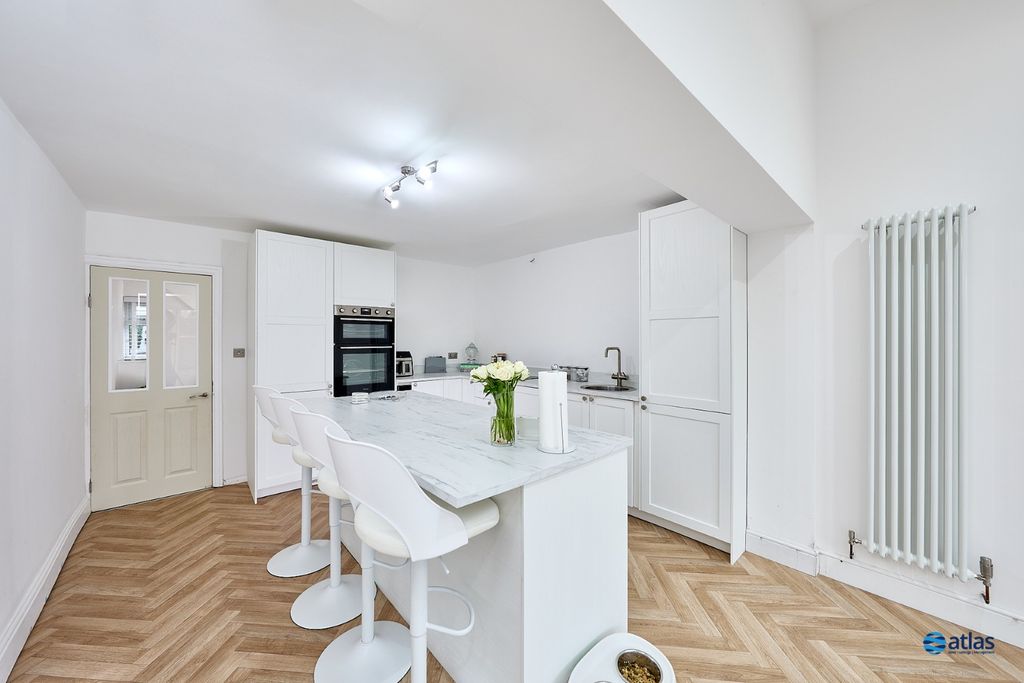 Property photo 3 of 16 Kitchen/Dining Room