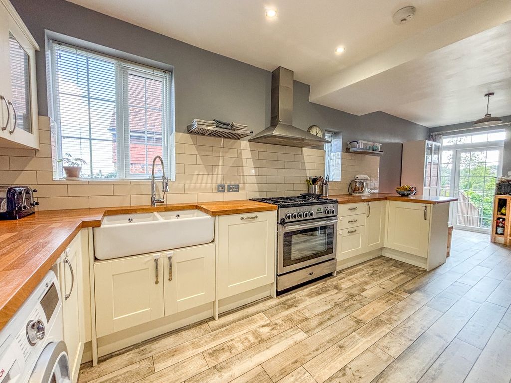 Property photo 3 of 25