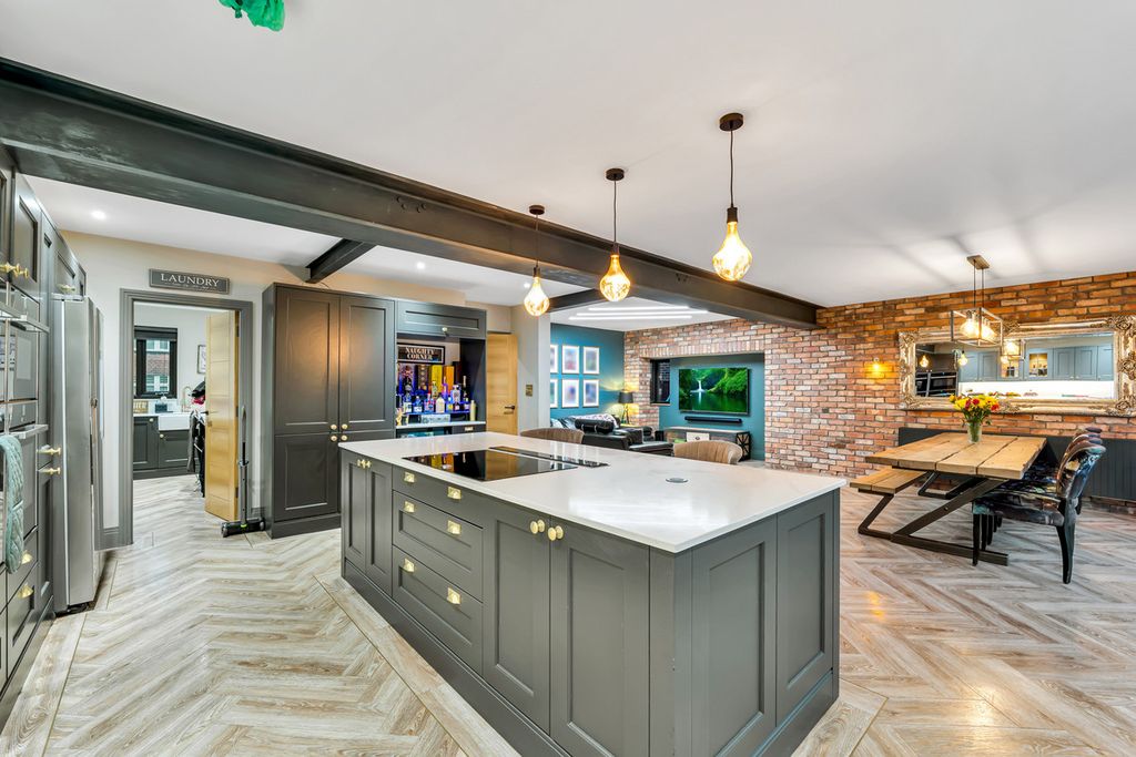 Property photo 3 of 21