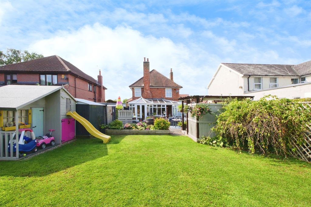 Property photo 2 of 19