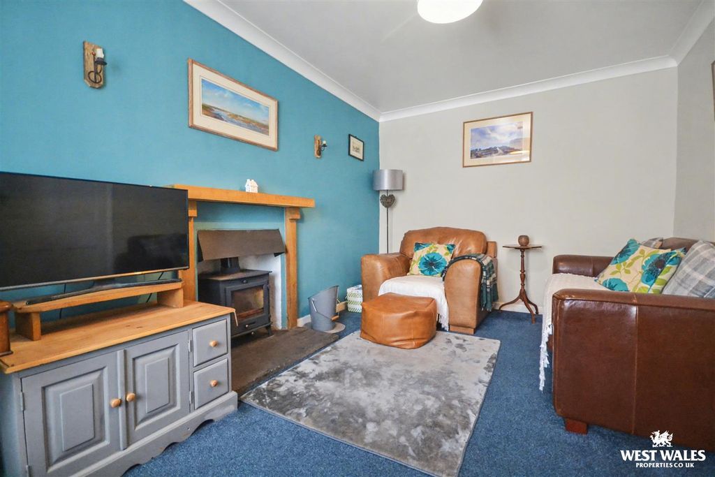 Property photo 2 of 30 Living Room