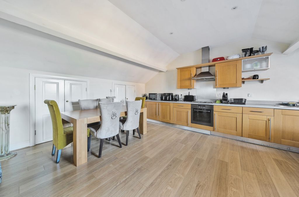 Property photo 3 of 11 1253713-4-68278cc...