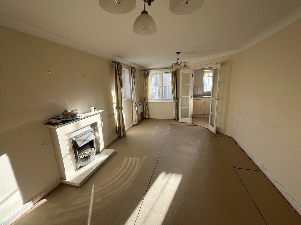Property photo 3 of 9 Lounge