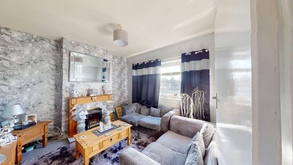 Property photo 3 of 13 3887039