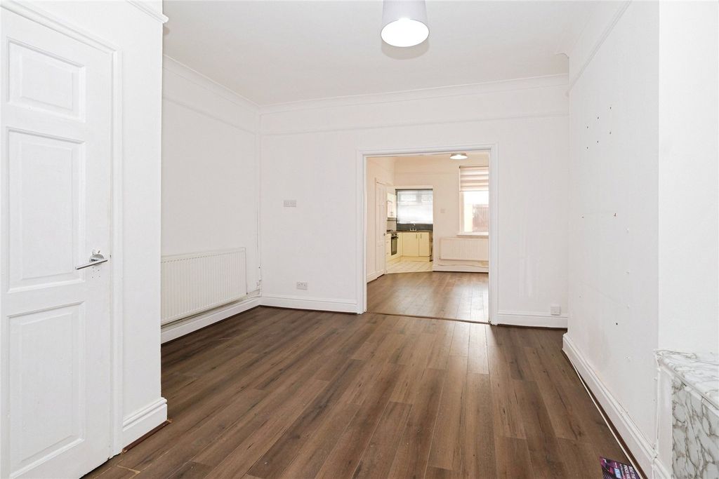 Property photo 2 of 32 Picture No. 03