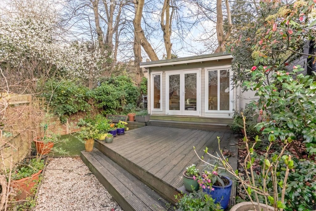 Property photo 2 of 18 Picture No. 12