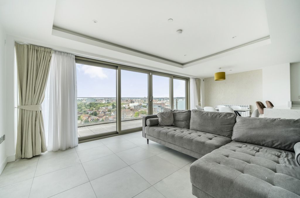Property photo 3 of 29 1340410-6-689E72Be87A56