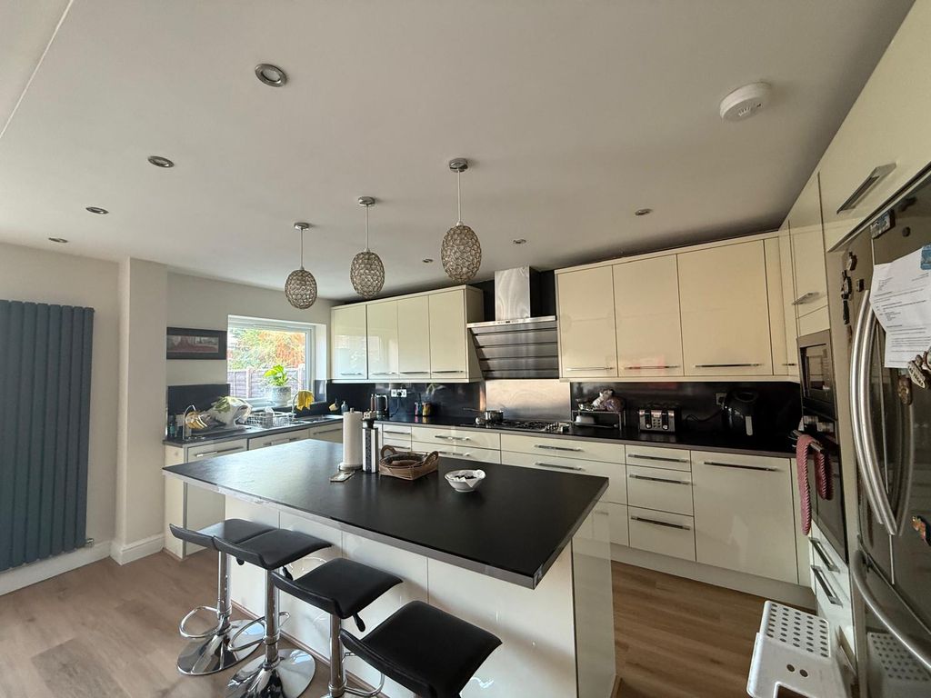 Property photo 3 of 5 Gallery