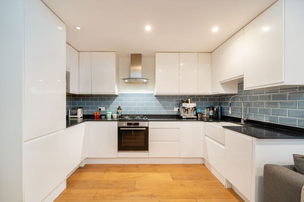 Property photo 3 of 6