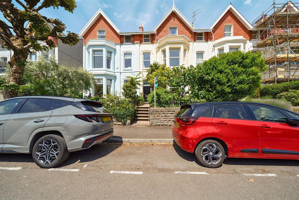 Property photo 1 of 24 1297612-1-6830906E85760.Jpg