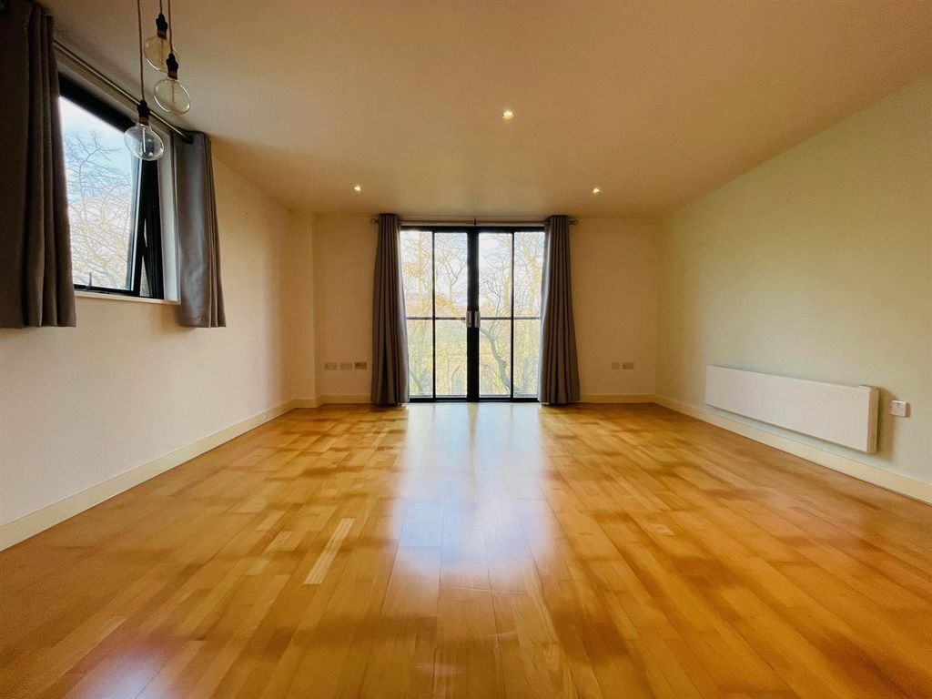 Property photo 3 of 10 Lounge