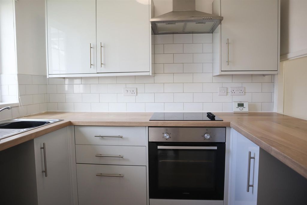 Property photo 2 of 9 Kitche
