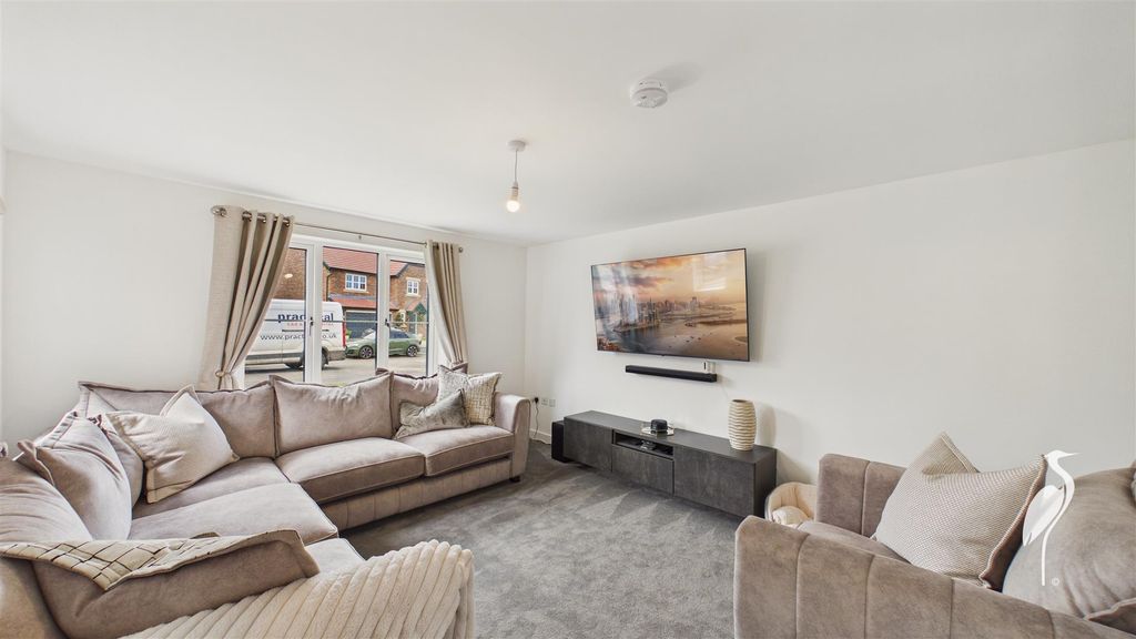 Property photo 2 of 29 Lounge