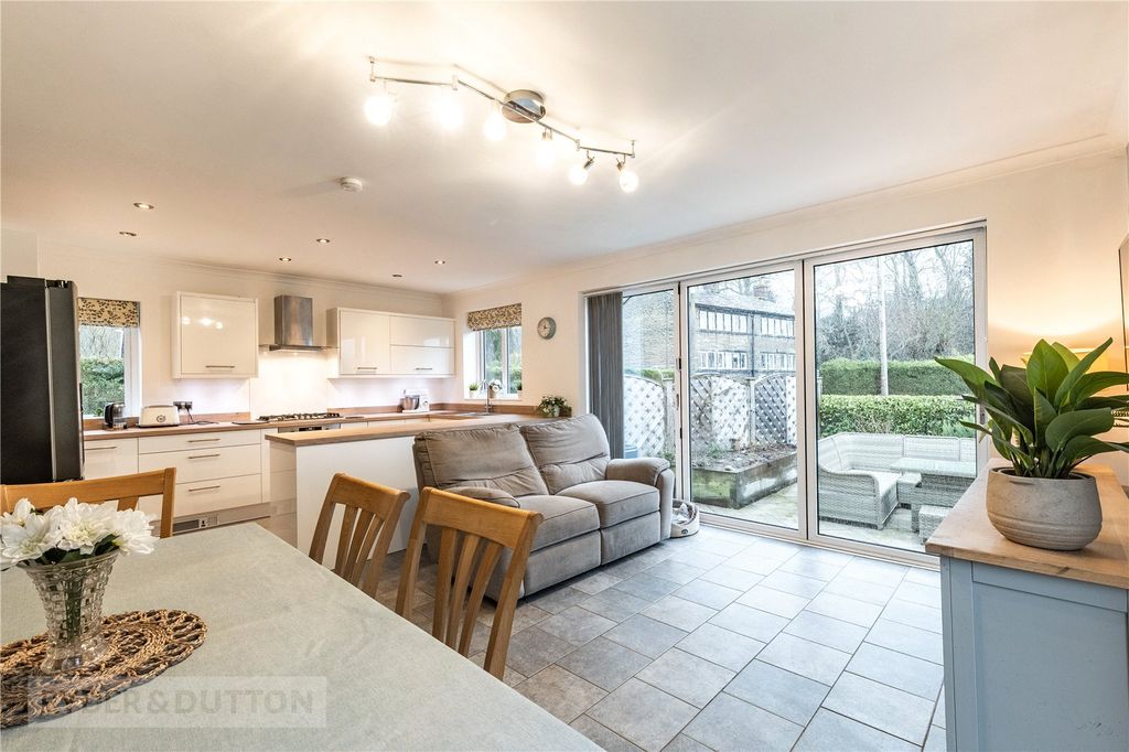 Property photo 3 of 34 Dining Kitchen