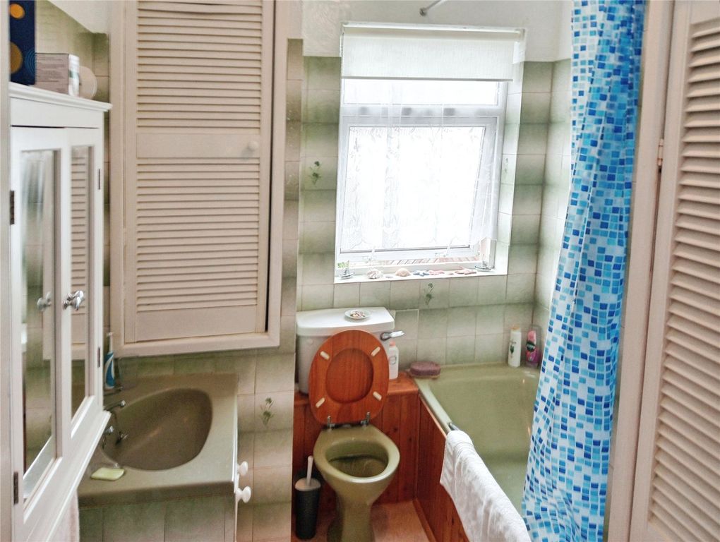 Property photo 3 of 14 Bathroom