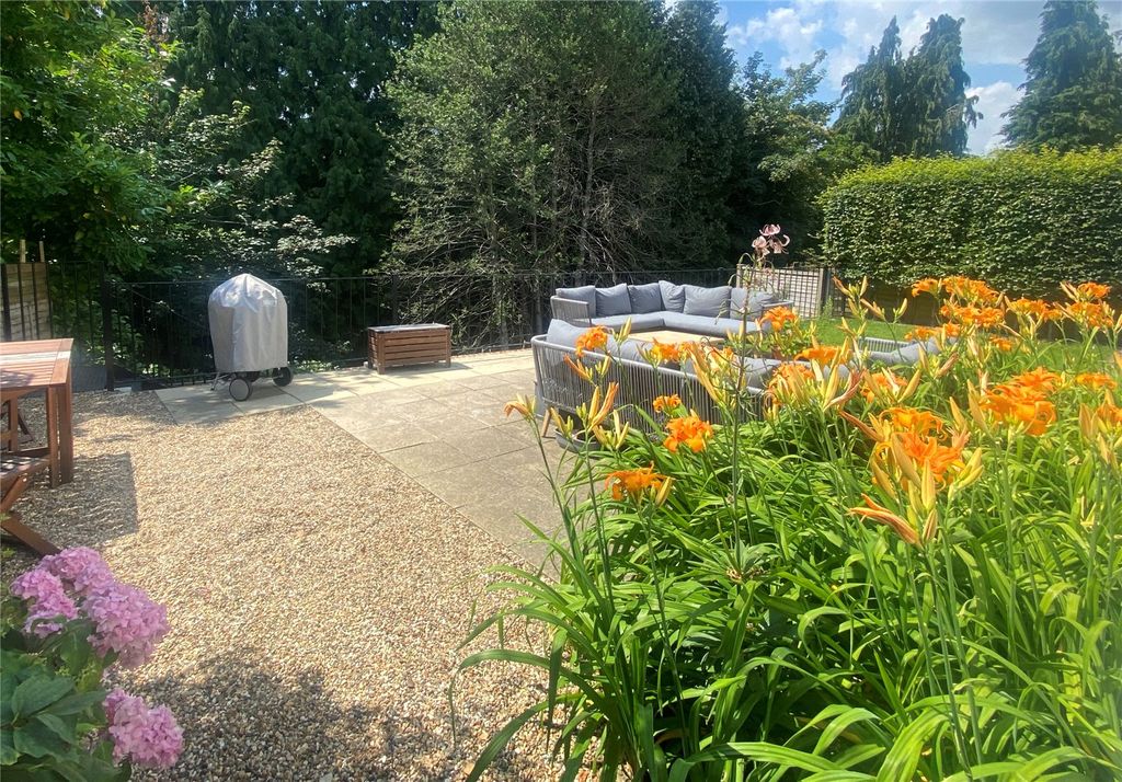 Property photo 2 of 9 Garden