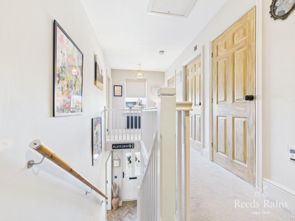 Property photo 2 of 36 Landing