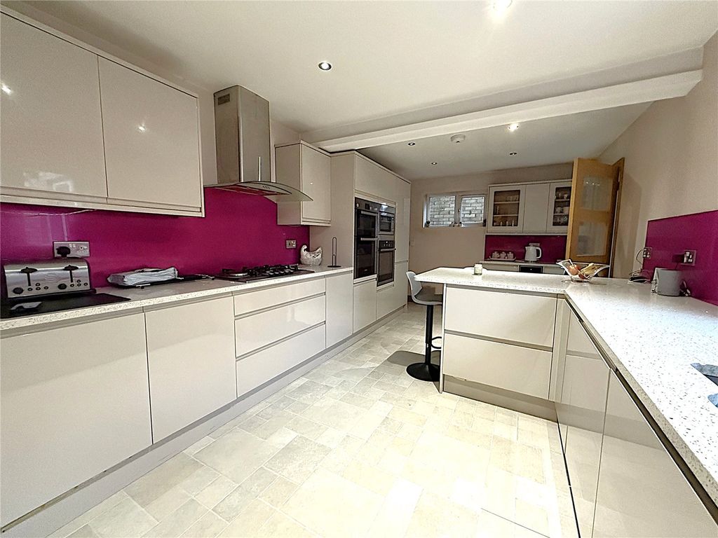 Property photo 2 of 17 Picture No. 04