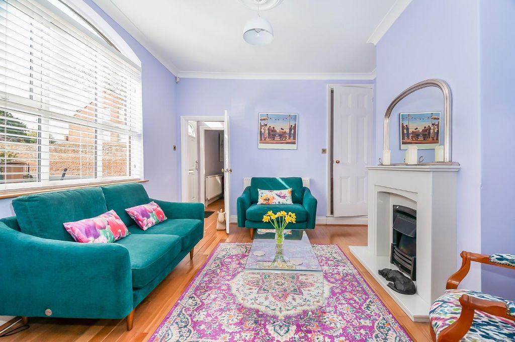 Property photo 2 of 17 43 Greyburn Lane12.Jpg