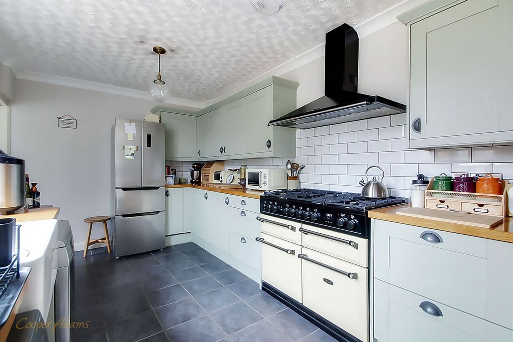 Property photo 2 of 13 Kitchen