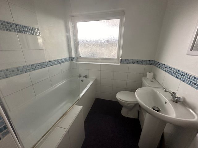 Property photo 2 of 8 Bathroom